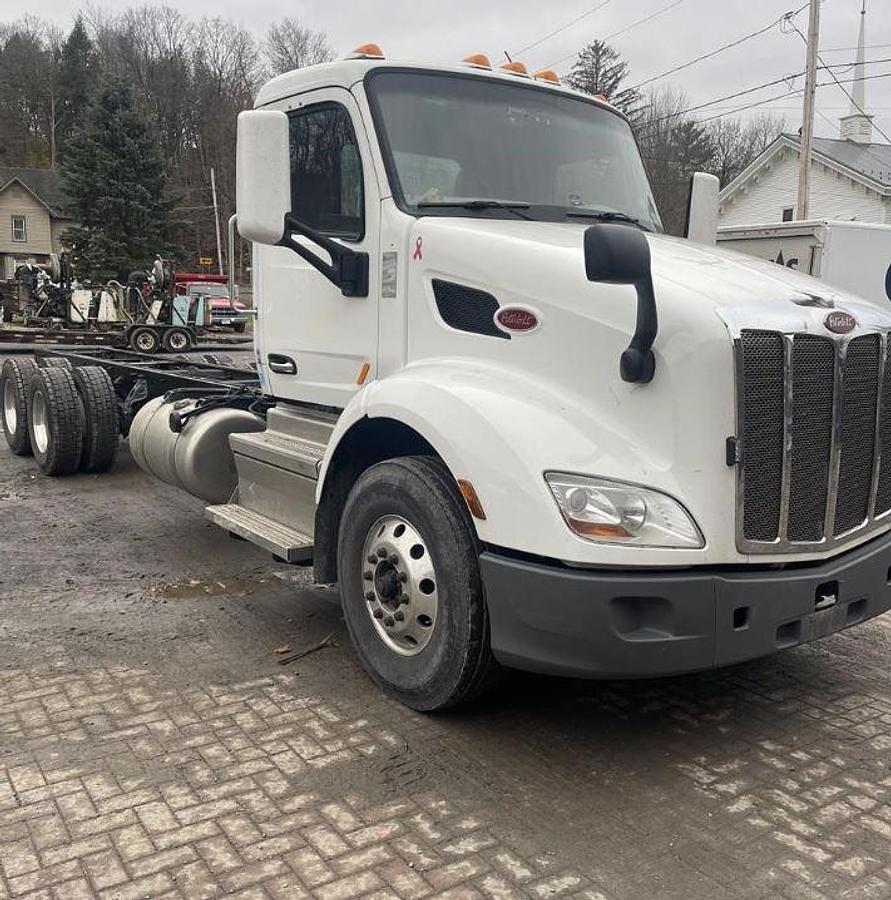 Used 2022 PETERBILT 579