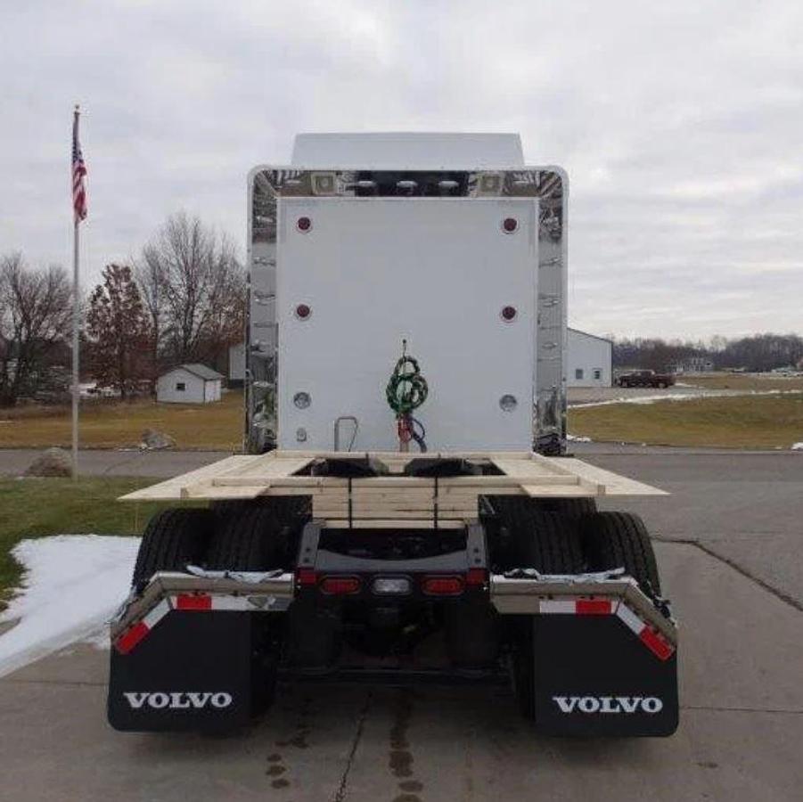 Used 2021 Volvo VNL64T300