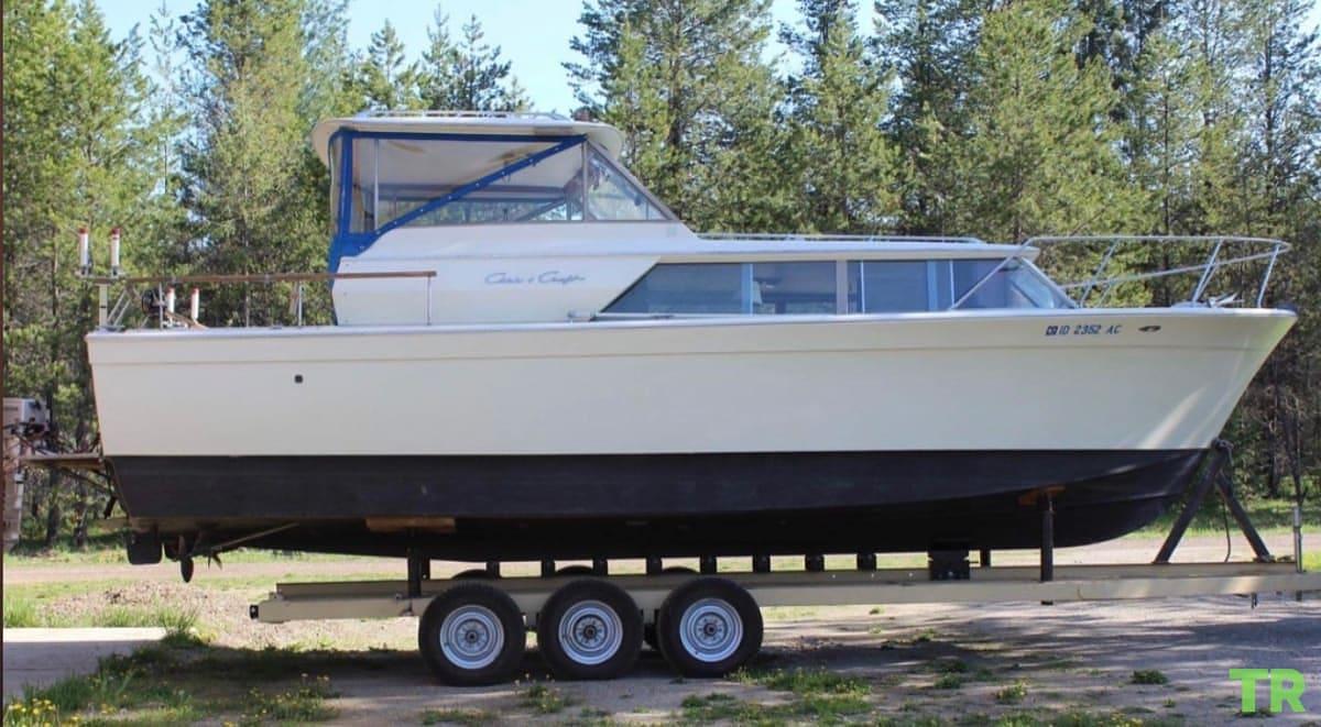 Used 1967 Chris-Craft Commander Classic Cruiser Boat