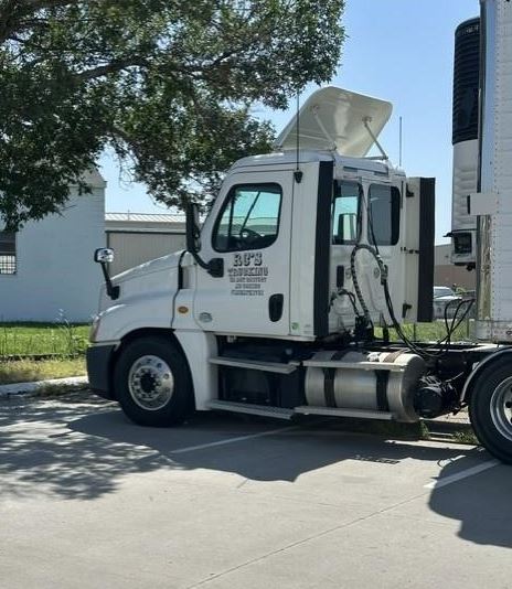 Used 2014 Freightliner Cascadia 125 w/ Trailer
