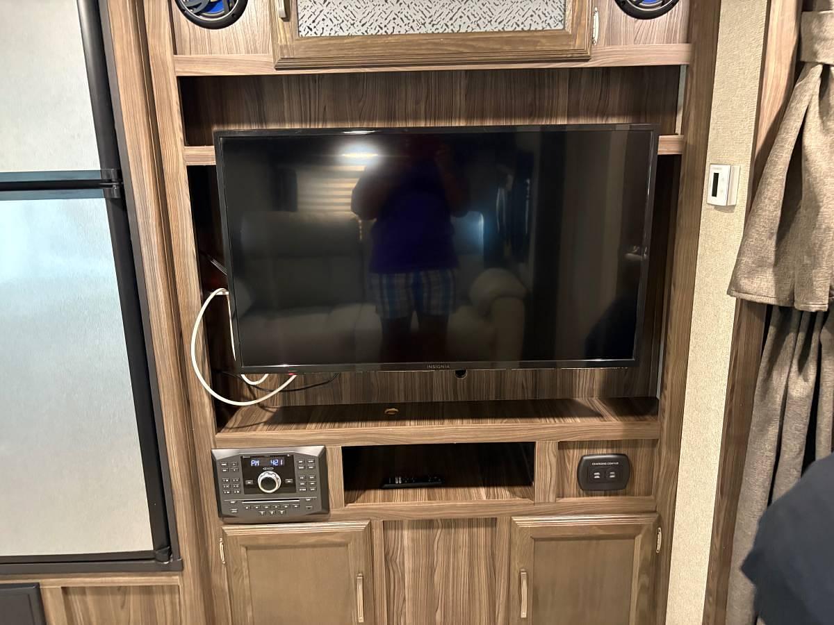 Used 2018 Coachmen Apex Travel Trailer
