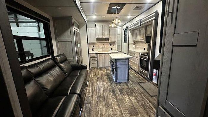 Used 2023 Keystone Fuzion 427