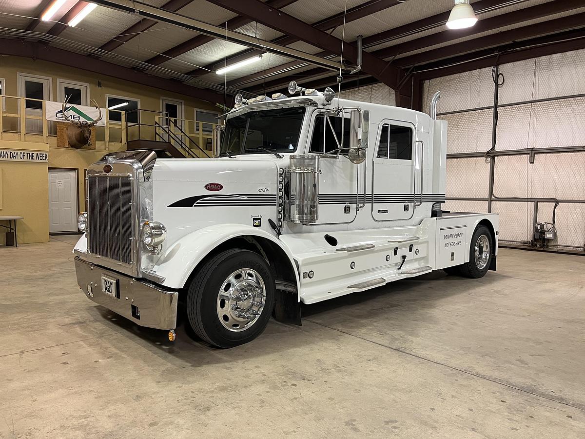 Used 2001 Peterbilt 379 Sleeper Semi Truck