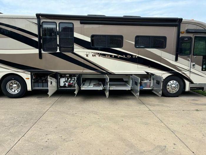 Used 2010 American Coach American Traditions 45Y