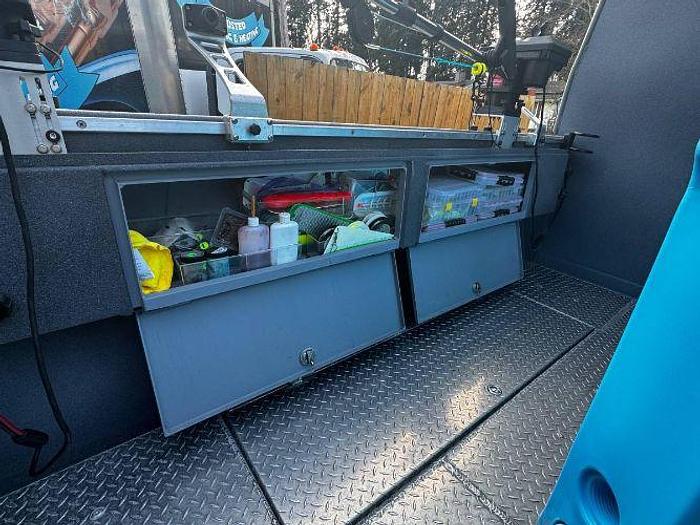 Used 2023 Offshore Boat 25'