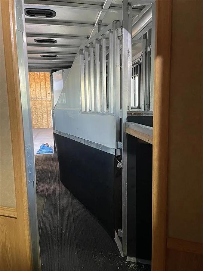 Used 2006 Kiefer Built Evolution 4 Horse