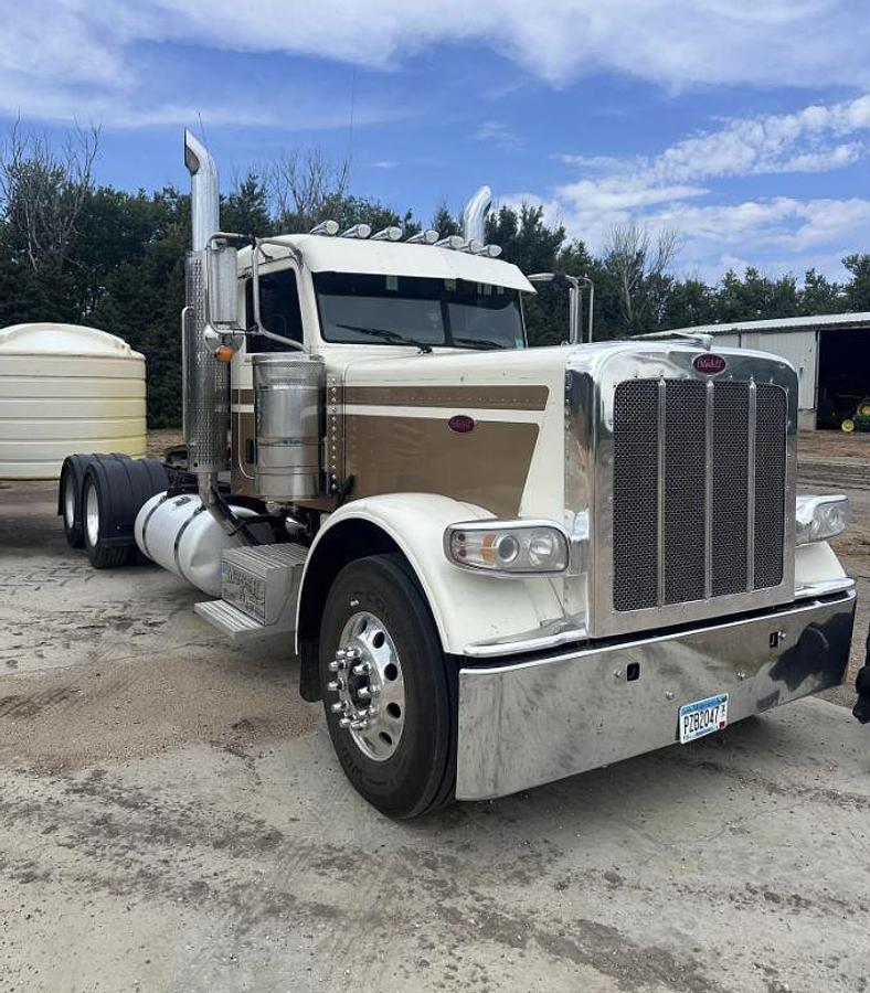 Used 2018 Peterbilt 389 Day Cab Truck