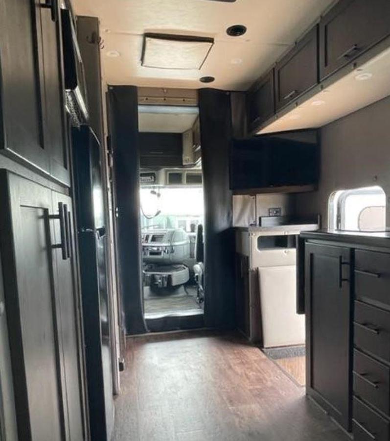 Used 2021 Volvo VNL64T300