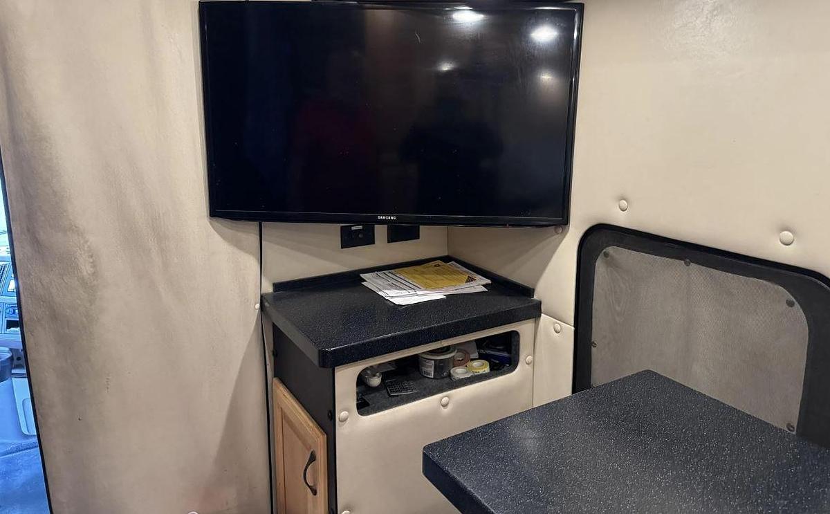 Used 2016 Volvo VNL64T300 Sleeper Semi Truck