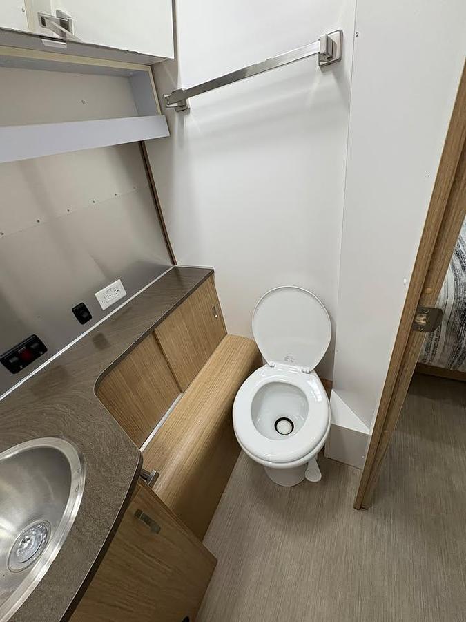 Used 2017 Airstream Flying Cloud 28RB