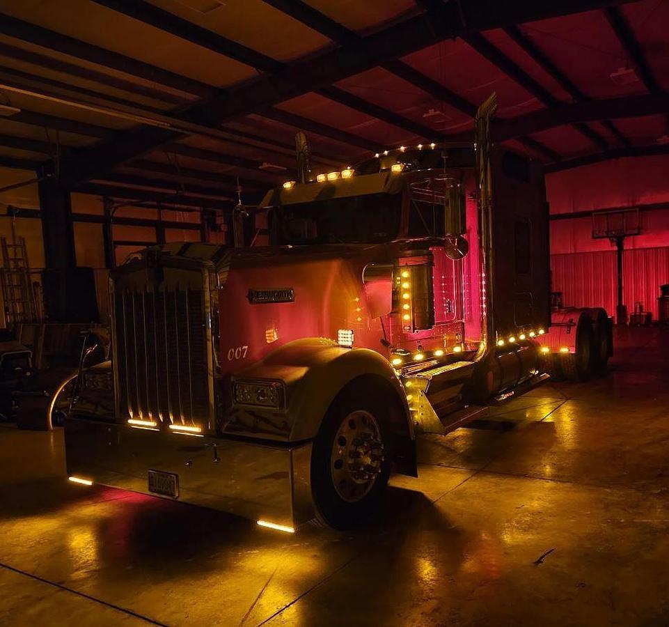 Used 2007 Kenworth W900L