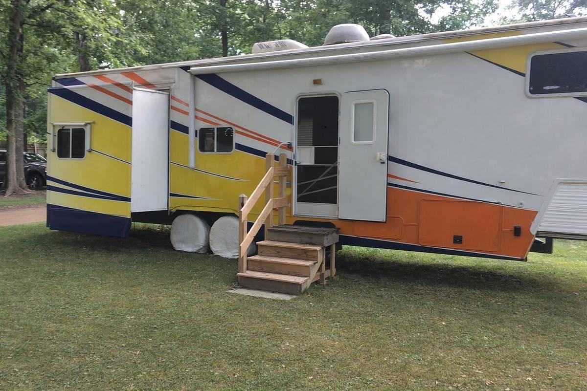 Used 2011 Fleetwood Avion