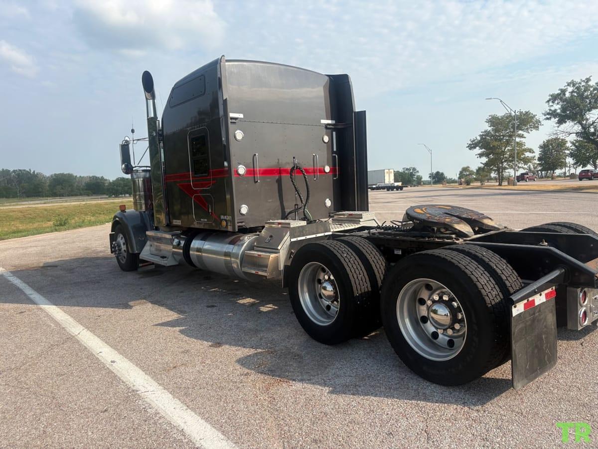 Used 2019 Kenworth W900L
