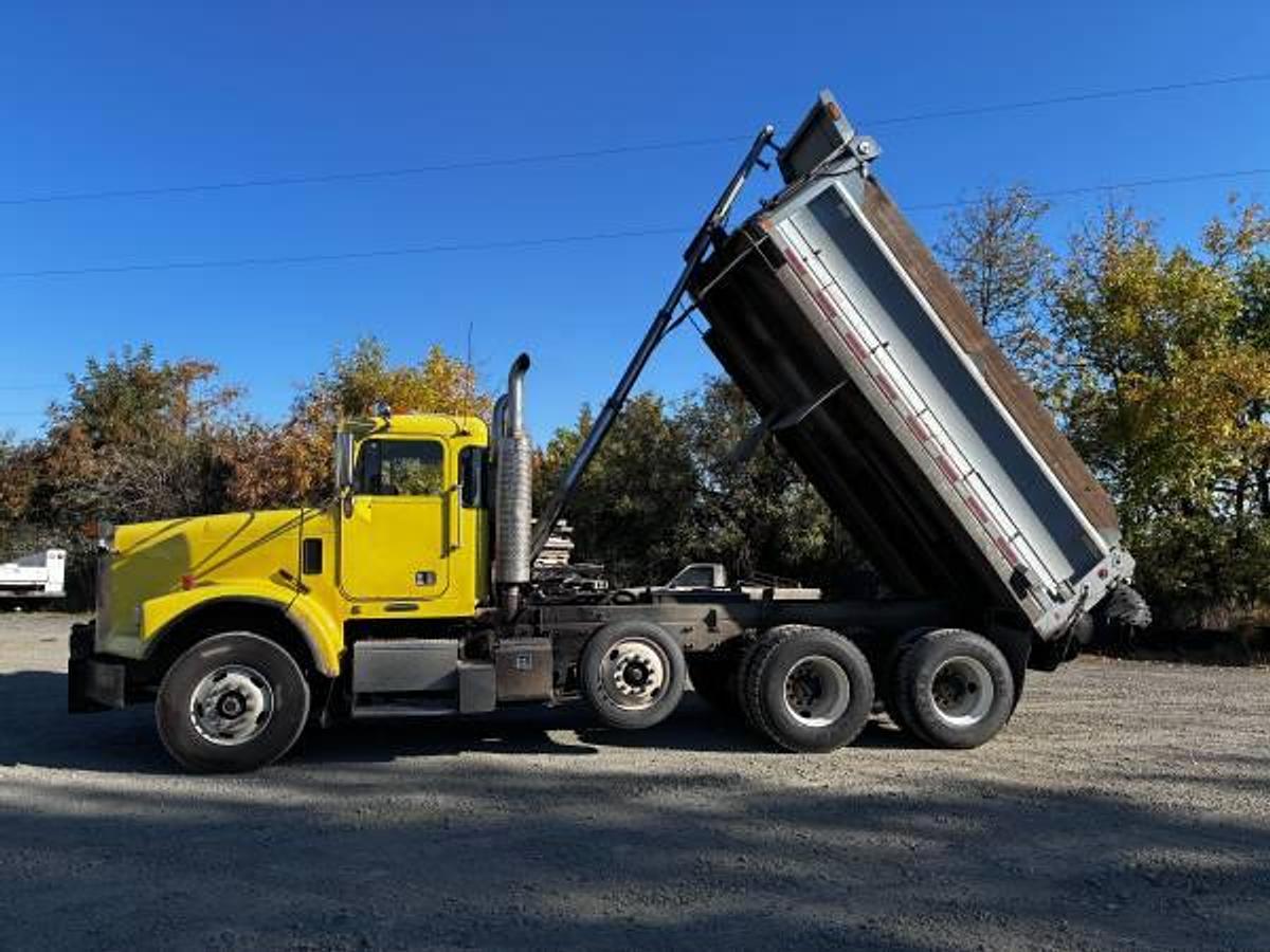 Used 2007 Freightliner FLD120SD Tri-Axle Dump Truck