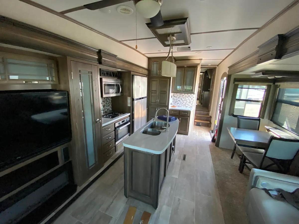 Used 2019 Keystone Montana Legacy Edition Series M-3930FB