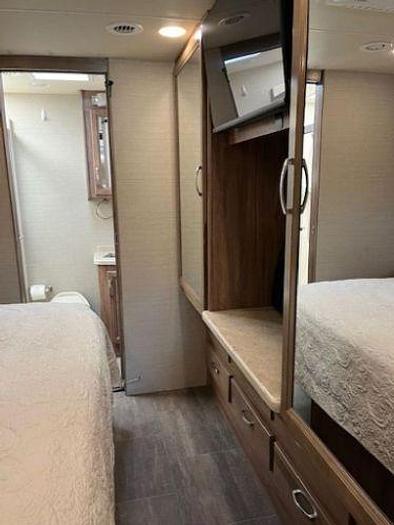 Used 2019 Jayco Seneca 37K