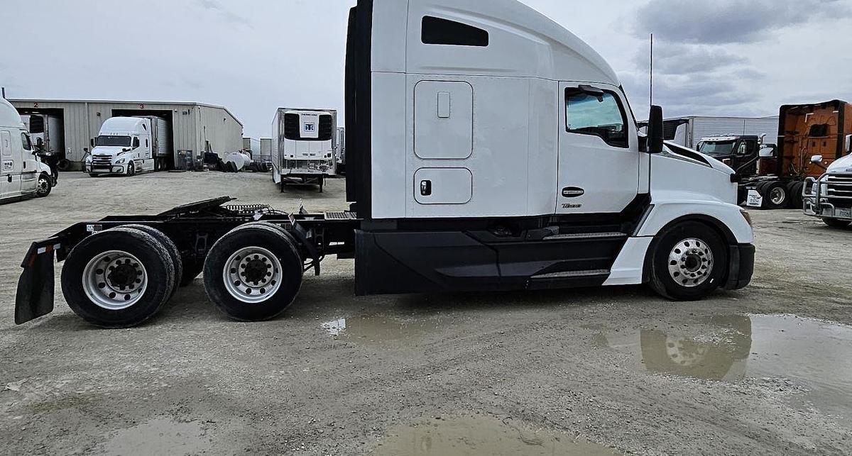 Used 2022 Kenworth T680 Conventional Sleeper Cab