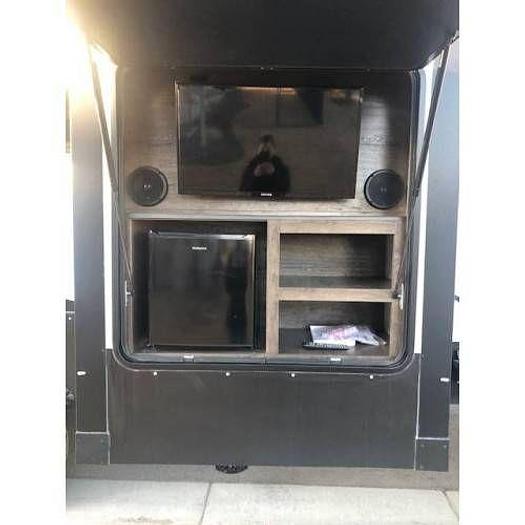 Used 2022 Alliance RV Valor 40V13