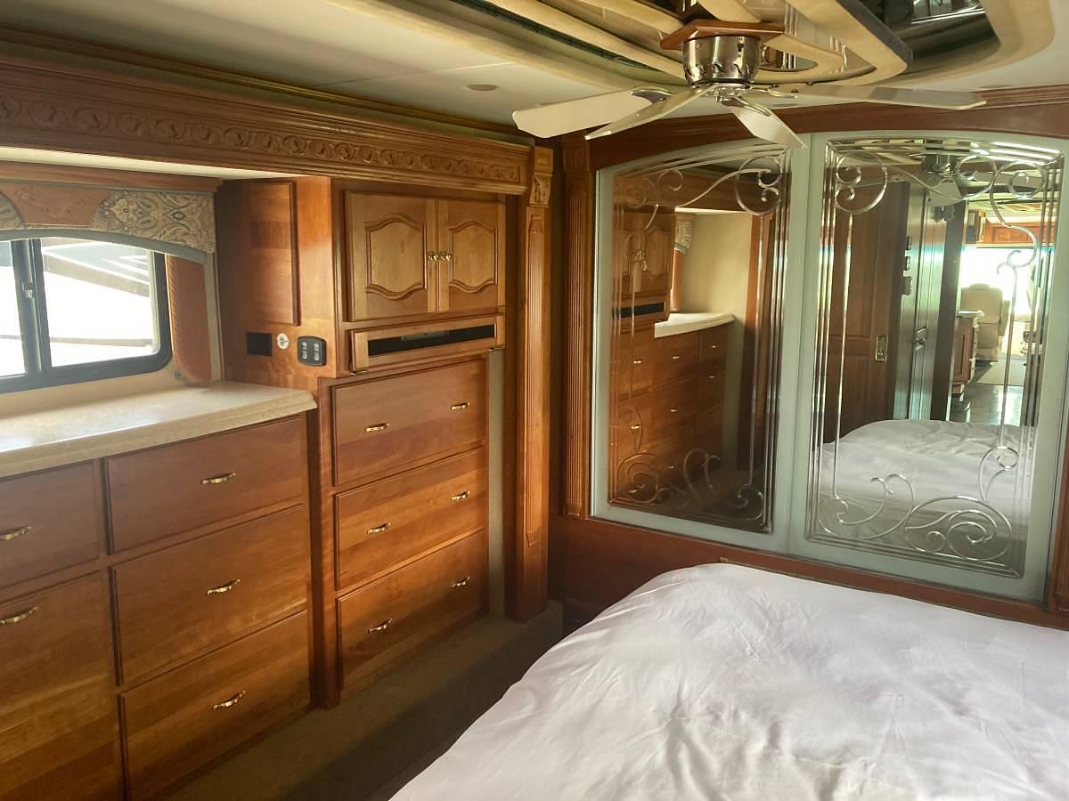 Used 2005 Monaco Signature Castle IV Class A Motorhome