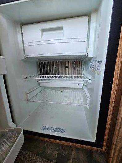 Used 2009 Exiss Sport 2 Horse Trailer with Living Quarters