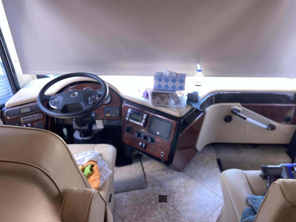 Used 2011 Monaco Camelot 43PKQ Class A Motorhome