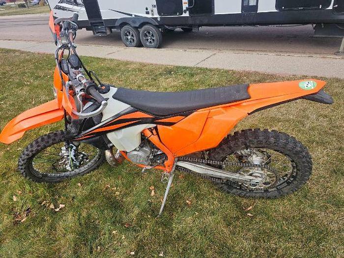 Used 2022 Forest River Cherokee Wolf Pack 315PACK12 and 2019 KTM 250 XC-W