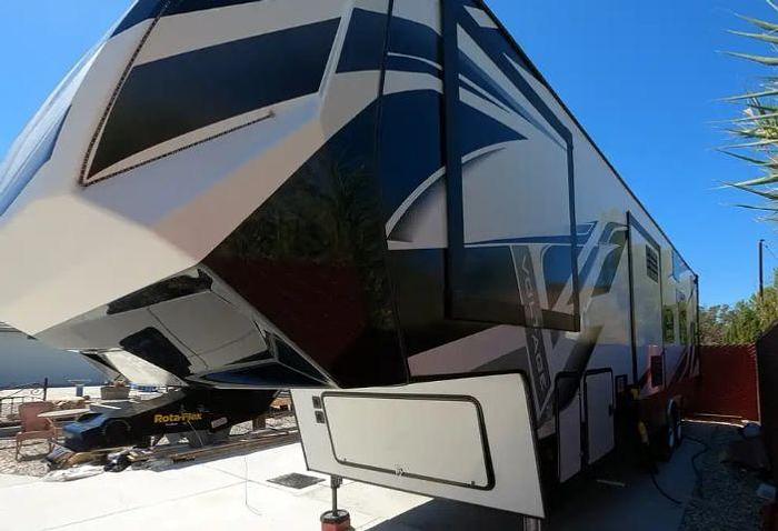 Used 2020 Dutchmen Voltage 3635