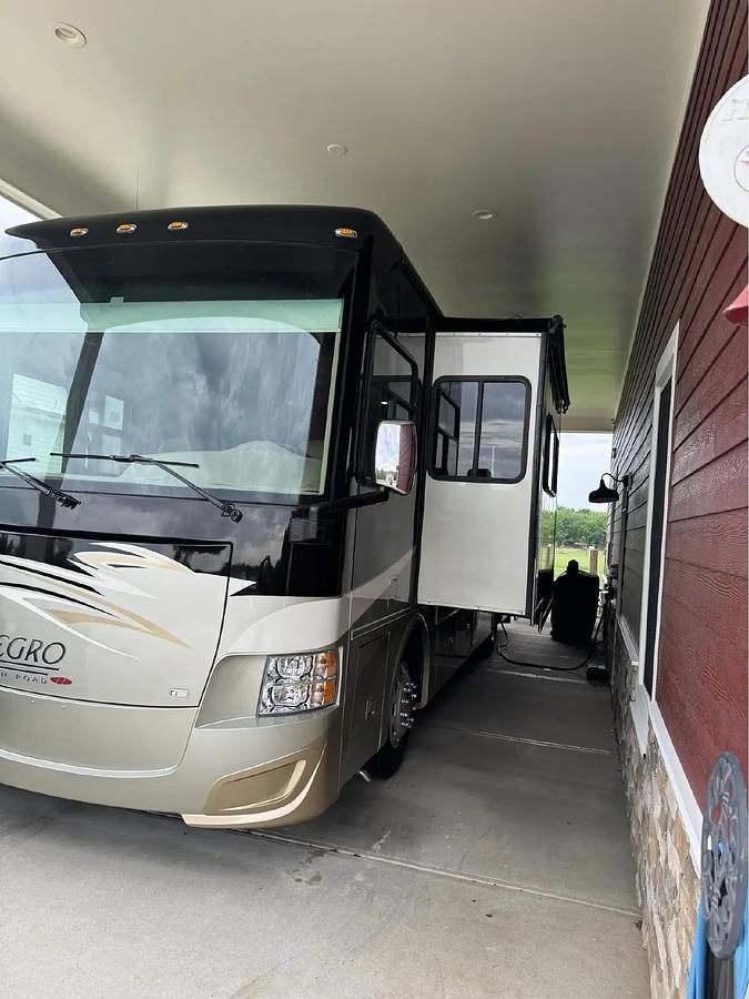 Used 2014 Tiffin Allegro RED 34QFA