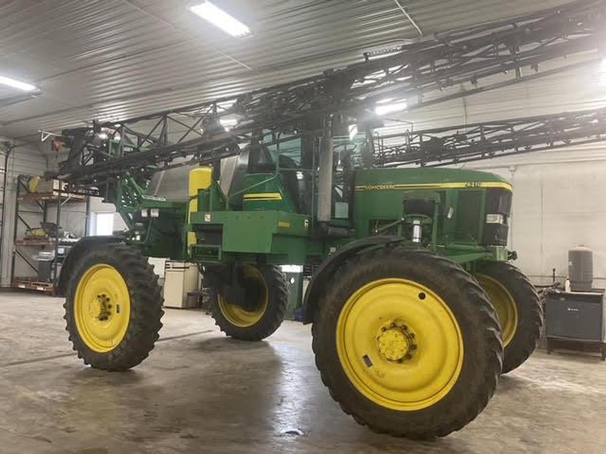 Used 2001 John Deere 4710 Self Propelled Sprayer
