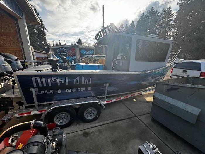 Used 2023 Offshore Boat 25'