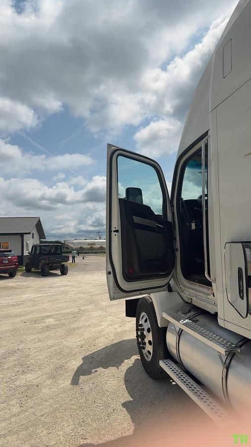 Used 2021 Kenworth T880