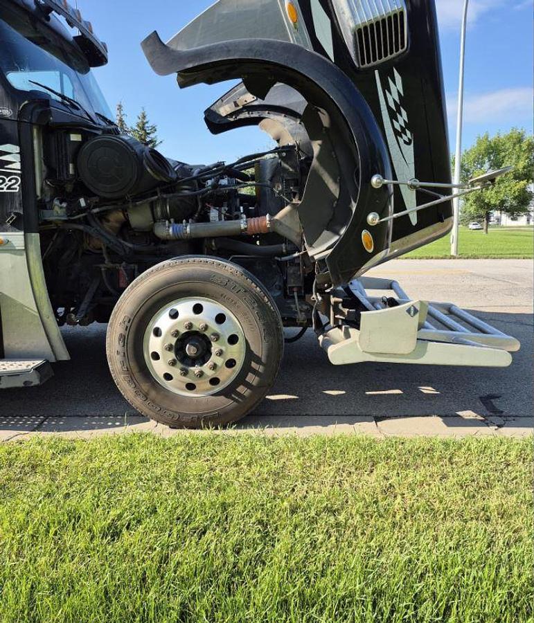 Used 2005 Freightliner Coronado 132 Sleeper Semi Truck