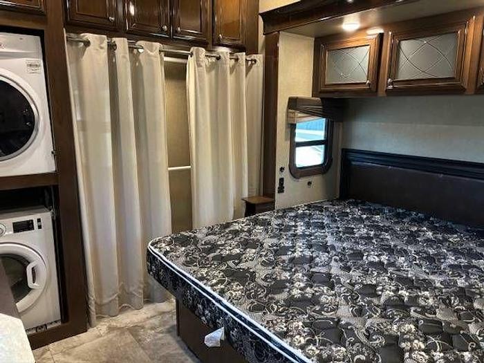 Used 2018 Redwood Redwood 3941FL