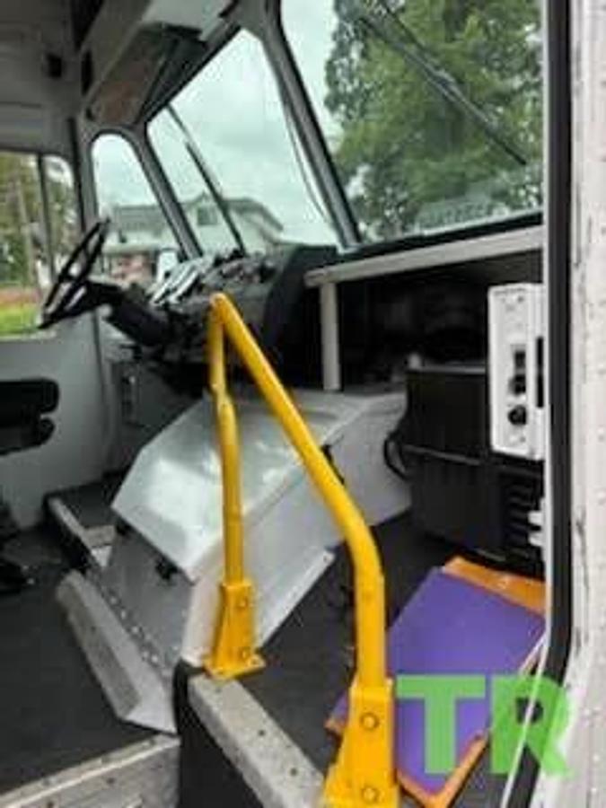 Used 2009 Freightliner MT55