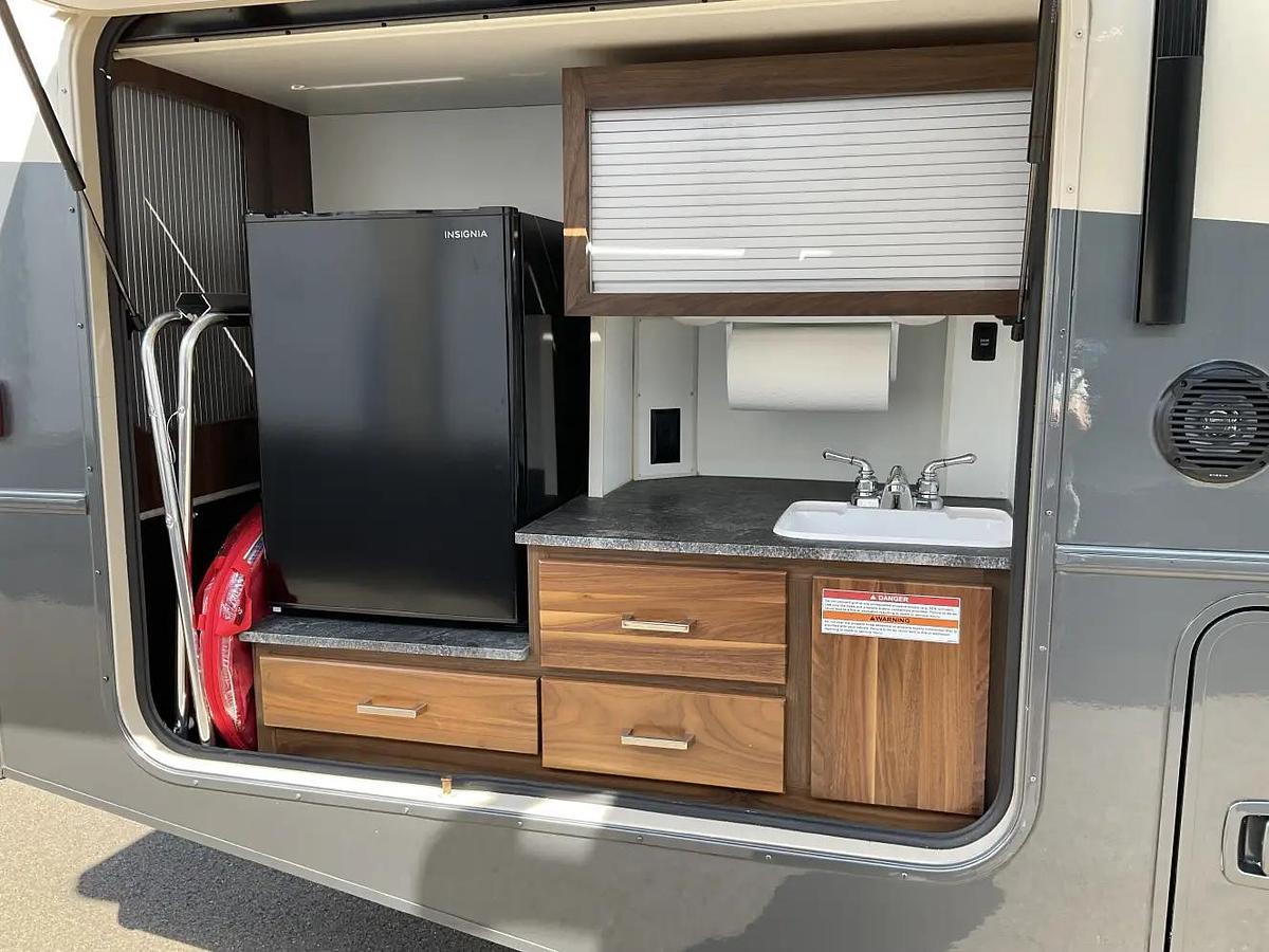 Used 2020 Winnebago Vista 29V