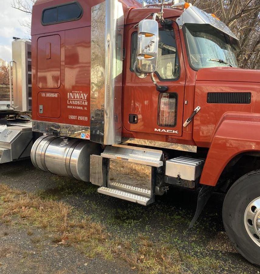 Used 2018 Mack Pinnacle CHU613 Sleeper Truck