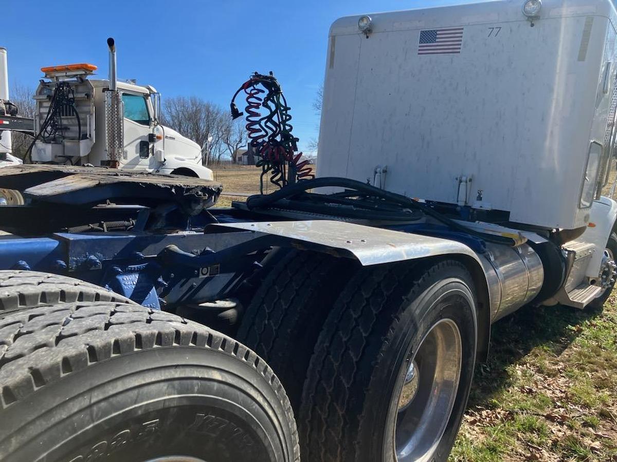Used 2012 Peterbilt 365 Conventional Sleeper Semi