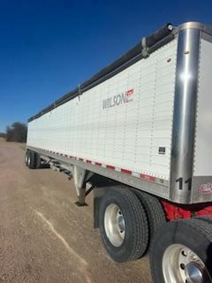Used 2015 Wilson Hopper Grain Trailer
