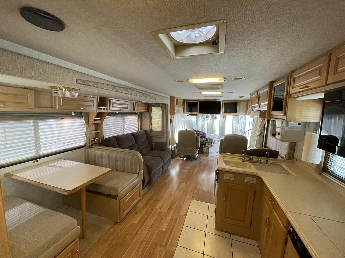 Used 2002 National Tradewinds Class A Motorhome