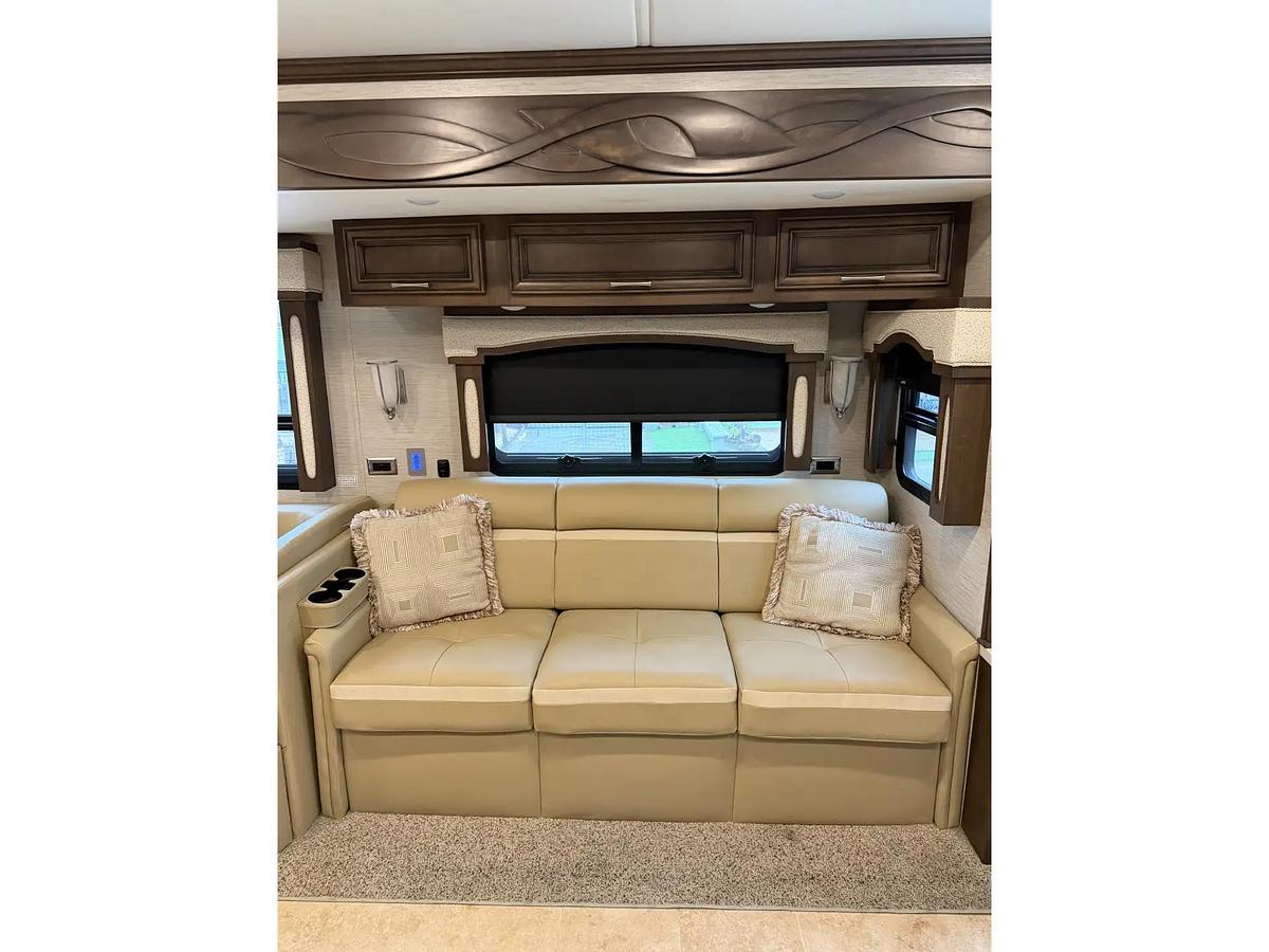 Used 2019 Newmar Ventana 3709