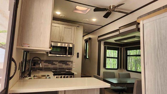 Used 2021 Keystone Montana 383TH