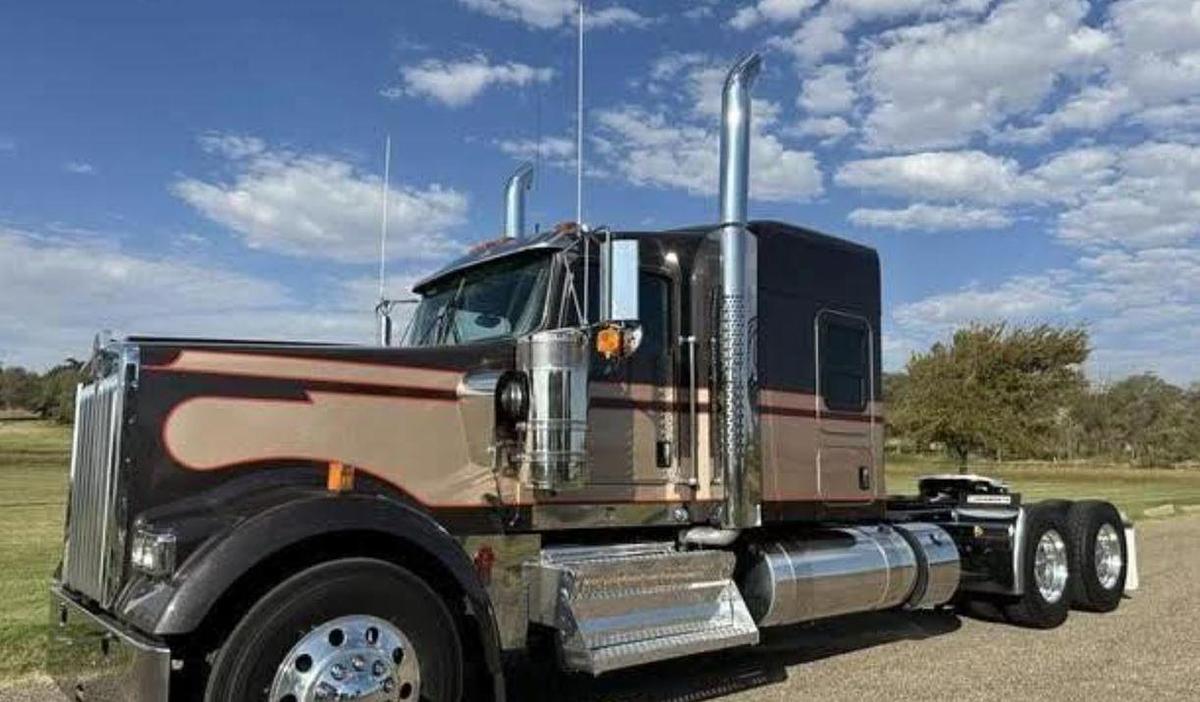 Used 2025 Kenworth W900L