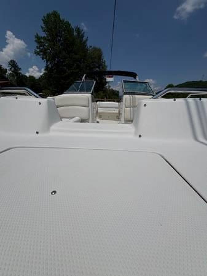 Used 2007 Caravelle 21' Deck Boat