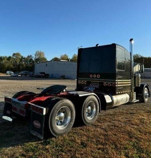 Used 2015 Peterbilt 389 Glider Kit