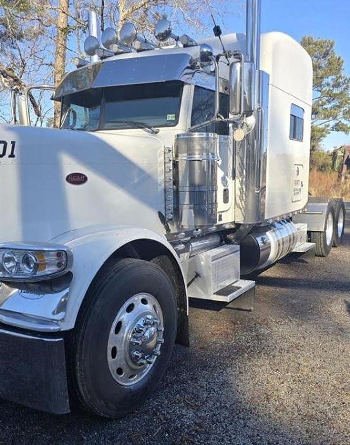 Used 2020 Peterbilt 389 Sleeper Semi Truck