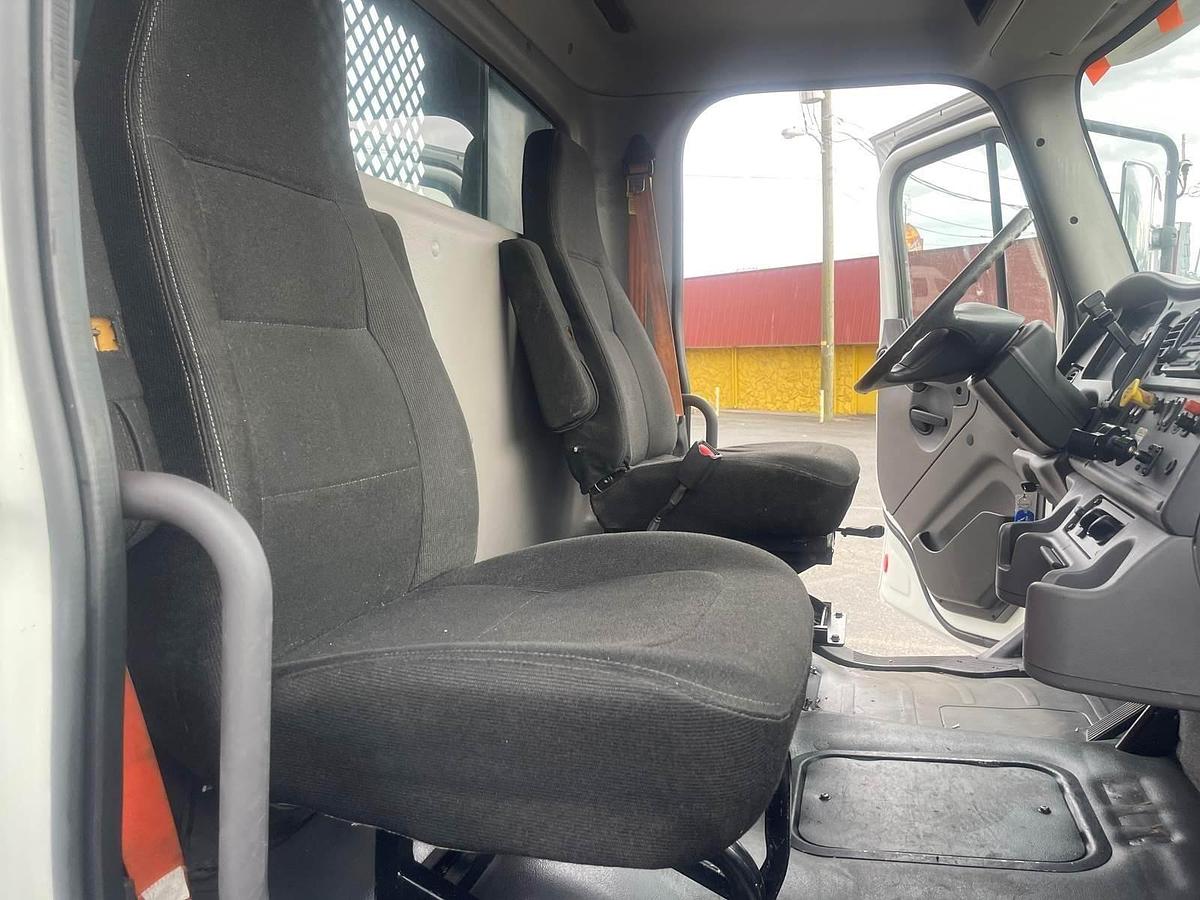 Used 2011 Freightliner M2 106 Flatbed