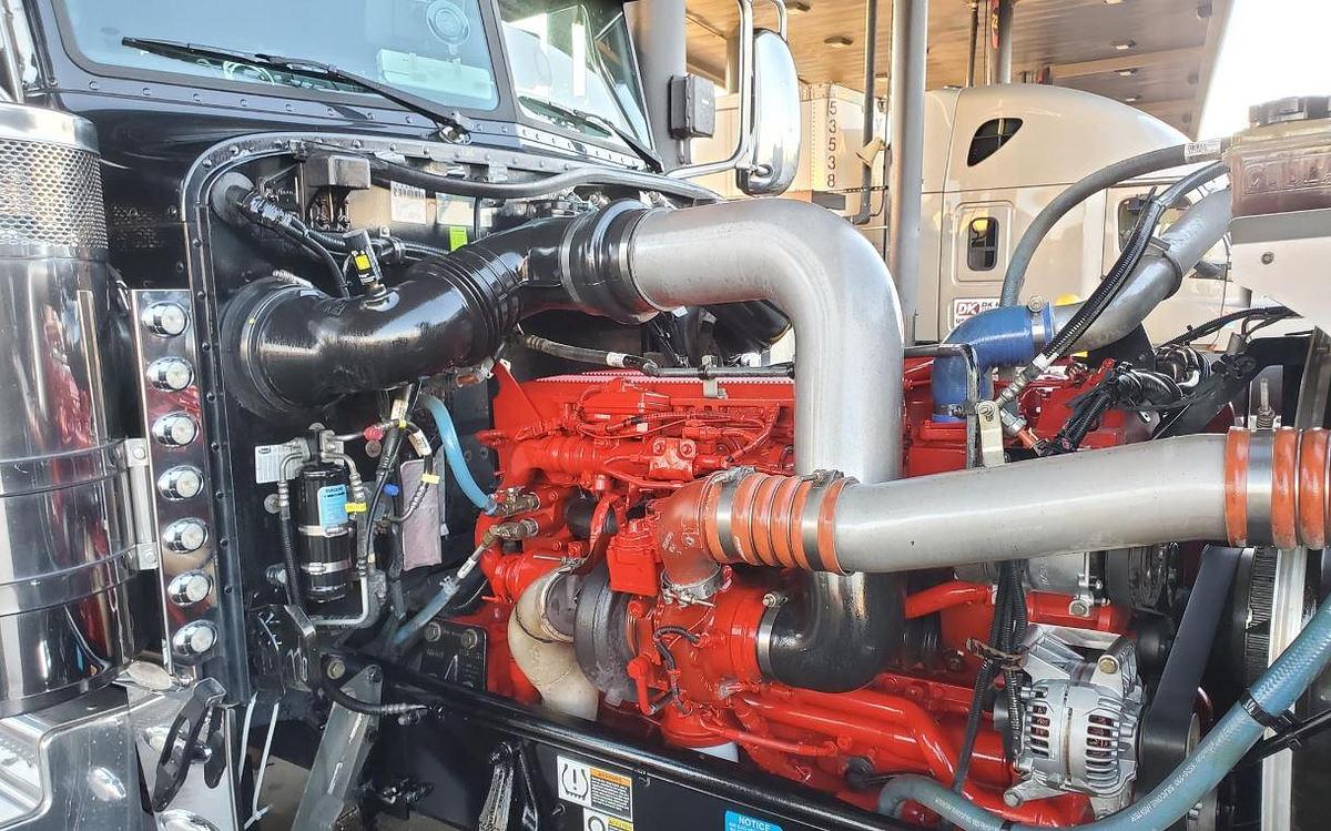 Used 2020 Peterbilt 389 Sleeper Semi Truck