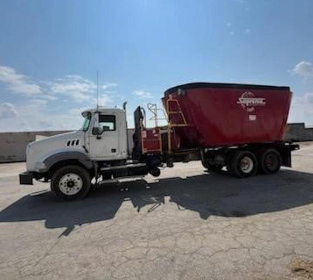 Used 2015 Mack Granite GU813