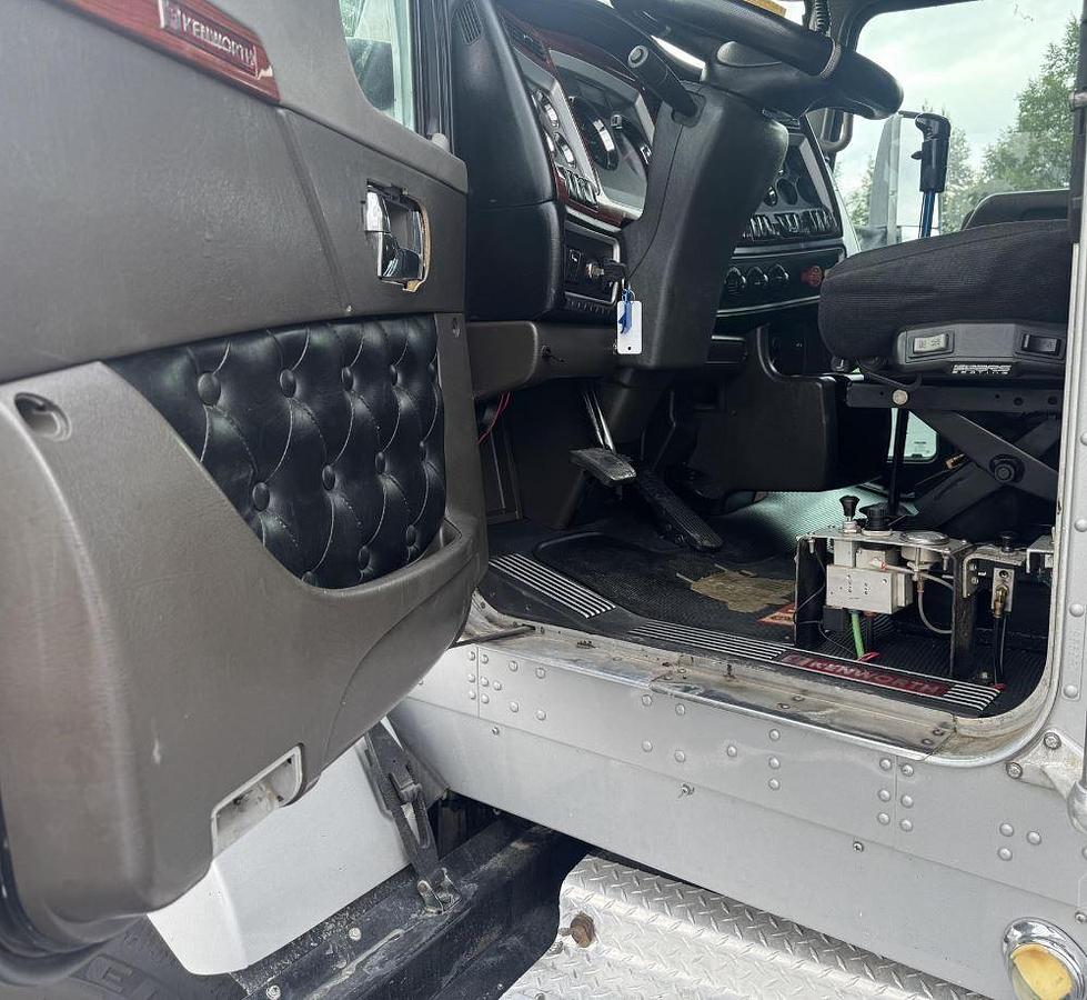 Used 2009 KENWORTH T800 Dump Truck