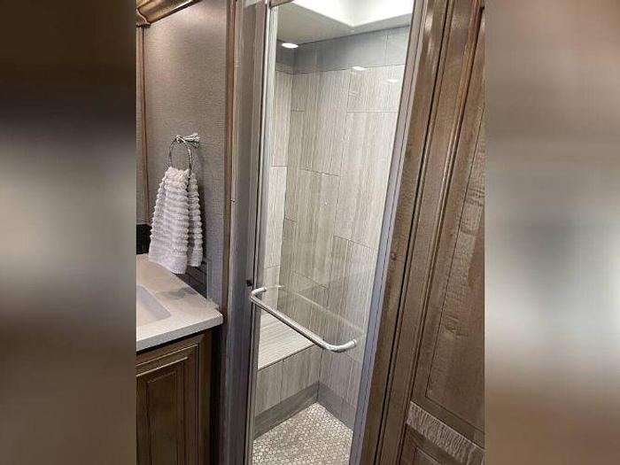 Used 2019 Fleetwood Discovery LXE 40M